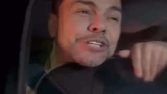 Zezé Di Camargo fica com a cabeça presa na janela do carro