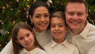 Thais Fersoza e Michel Teló com os filhos, Melinda e Teodoro