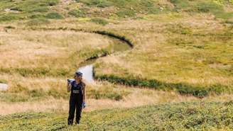 A bióloga evolucionista americana Toby Kiers recebeu o Prêmio Tyler, chamado de "Prêmio Nobel do Meio Ambiente", por seu trabalho para elucidar o mundo subterrâneo das redes fúngicas.