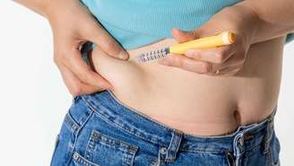 Veja cuidados no uso de canetas de emagrecimento antes de cirurgias plásticas. Foto: Shutterstock