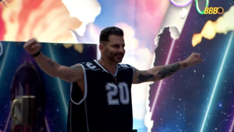 BBB 26: GRAVE! Henri Castelli convulsiona novamente após retornar para a casa