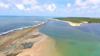 Descubra Barra de São Miguel, em Alagoas: praias de águas calmas, piscinas naturais e dicas para organizar sua viagem ao litoral sul alagoano.