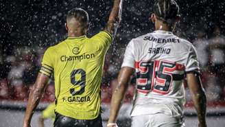 Lance do jogo entre São Paulo e São Bernardo