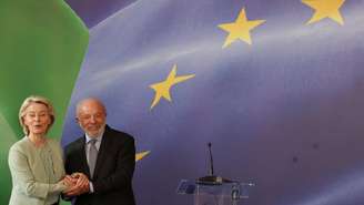 A presidente da Comissão Europeia, Ursula von der Leyen, foi recebida nesta sexta-feira (16) no Rio de Janeiro pelo presidente brasileiro Luiz Inácio Lula da Silva.