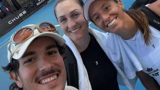 Gabriela Dabrowski ao centro, Stefani à direita e Pachane à esquerda 