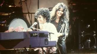 Prince e Apollonia durante apresentação em meados dos anos 1980