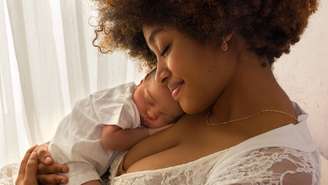 Neurocientista rebate ideia de que 'colo estraga o bebê' e fala sobre o poder do afeto