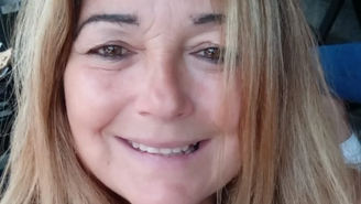 Regininha Poltergeist volta a vender empadas