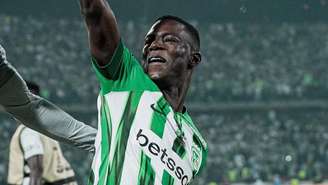 Na mira do Vasco, Marino Hinestroza durante jogo do Atlético Nacional