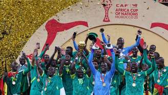 Seleção senegalesa comemora vitória da CAN 2025, em Rabat, em 18 de janeiro de 2026.
