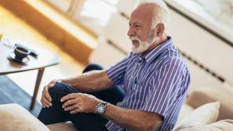 Os problemas no joelho na terceira idade costumam ser resultado de um conjunto de fatores acumulados ao longo dos anos – depositphotos.com / adriaticphoto