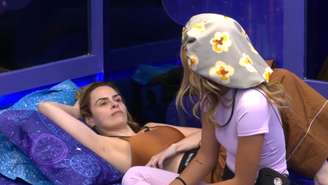 Ana Paula e Samira discutem estratégias