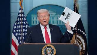 O presidente Donald Trump discursa na Casa Branca, em Washington, D.C., em 20 de janeiro de 2026, durante coletiva que marcou o primeiro ano de seu segundo mandato.