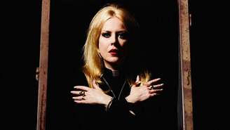 A cantora Johanna Sadonis, do Lucifer, na capa do álbum Lucifer V