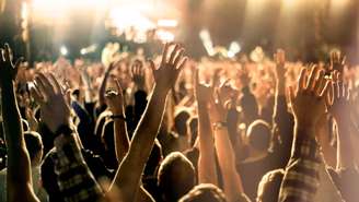 Assistir a shows ao vivo faz bem para a saúde mental; ciência explica como a música e a experiência coletiva ajudam a reduzir o estresse