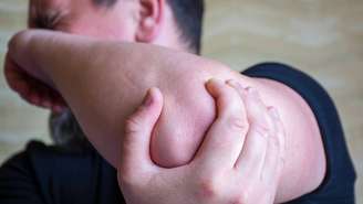 O quadro pode ter causas simples, como postura, ou estar ligado a doenças e lesões mais graves – depositphotos.com / Shidlovski