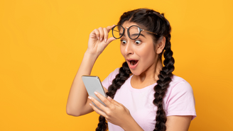 Entenda o que é o efeito BookTok e por que ele fez os livros físicos bombarem