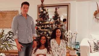 Maria Silva e Laura, filhas de Gloria Mari, com o tutor Paulo Mesquita