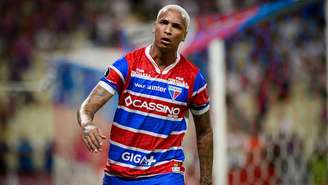 Deyverson com a camisa do Fortaleza