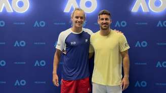 Matos de azul e Orlando de amarelo 