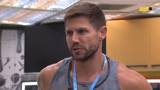 BBB 26: Jonas briga com Chaiany e dispara: 'Tomara que fique 4 dias enrolando linha'