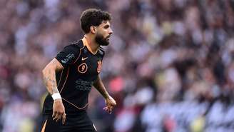 Yuri Alberto perdeu um pênalti e marcou um gol no empate entre Corinthians e Santos