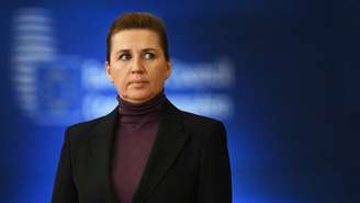 A primeira‑ministra da Dinamarca, Mette Frederiksen, chega a uma reunião do Conselho Europeu em Bruxelas, em 22 de janeiro de 2026.