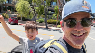 Jeff Allen, vencedor de reality show, e o filho Lucas, que tem uma doença rara