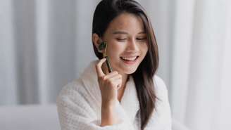 A utilização de cosméticos multifuncionais é uma das principais estratégias para simplificar a rotina