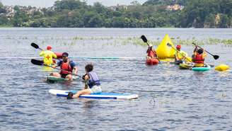 O ponto central do evento é um desafio de remada coordenado por Rico de Souza