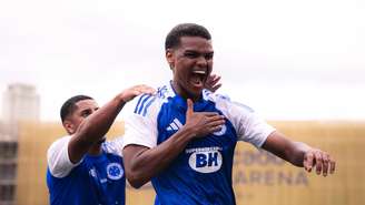 Cruzeiro comemora primeiro gol marcado na final da Copinha