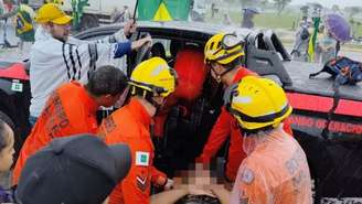 Corpo de Bombeiros socorrendo vítimas