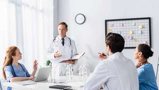 A França desponta entre os países com os melhores sistemas de saúde devido à combinação de cobertura universal, forte participação do Estado e presença de seguros complementares – depositphotos.com / HayDmitriy