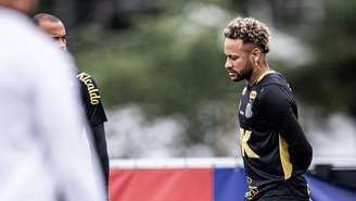 Neymar durante treino do Santos