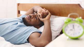 Em geral, os sintomas desse distúrbio aparecem na idade adulta, muitas vezes entre os 30 e os 60 anos – depositphotos.com / Milkos