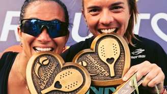 Lorena Melo à direita 