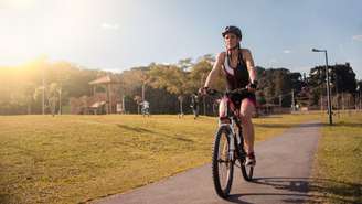 Pedalar faz bem para os joelhos: ciclismo é exercício de baixo impacto que ajuda a aliviar dores, fortalecer músculos e reduzir riscos