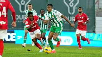 André Luiz durante partida do Rio Ave 