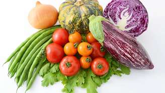 Em geral, fontes animais concentram quantidades mais elevadas de colina por porção, enquanto alimentos vegetais contribuem de forma complementar na dieta – depositphotos.com / sunabesyou