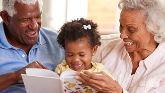 Uma pesquisa recente avaliou 2.887 idosos com mais de 50 anos para compreender os efeitos das interações com os netos sobre o cérebro