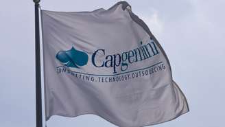 Bandeira com o logotipo da empresa francesa Capgemini. Imagem de ilustração.