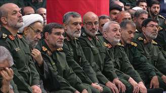 Guardiões da Revolução reunidos durante um discurso do líder supremo iraniano, Ali Khamenei.