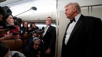 Donald Trump falou a repórteres a bordo do Air Force One, em deslocamento entre Washington e a Flórida.
