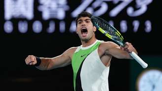 Alcaraz comemorando durante decisão do Australian Open