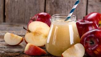 O suco de maçã com aveia é uma opção simples e nutritiva para o café da manhã ou lanche; confira os benefícios da bebida
