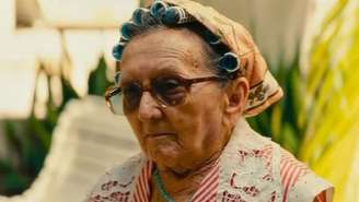 A idade de Tânia Maria não é um problema para sua memória, pois a técnica que utiliza a ajuda a lembrar de todas as falas necessárias