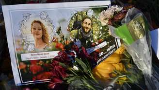 Foto ilustrativa mostra homenagens a Renée Good e Alex Pretti, mortos por agentes federais de imigração (ICE) em Minneapolis, no Minnesota, em 27 de janeiro de 2026.