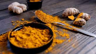 Descubra como temperos medicinais como cúrcuma, gengibre, canela, cravo e alho podem apoiar a saúde no dia a dia