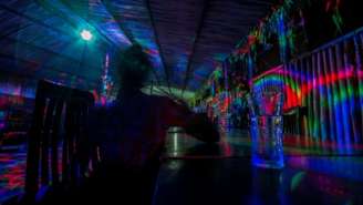 Foto ilustrativa: os riscos associados a noitadas de chemsex são significativos e vão além da dependência química. O consumo de drogas pode levar a overdoses, problemas cardíacos e outros danos físicos graves. A criança abusada em Lille,no norte da França, precisará a partir de agora de acompanhamento psicológico e psiquiátrico completo.