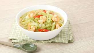 Quando se pensa em chuchu com casca ou sem casca, a primeira diferença está na textura – depositphotos.com / tyasindayanti